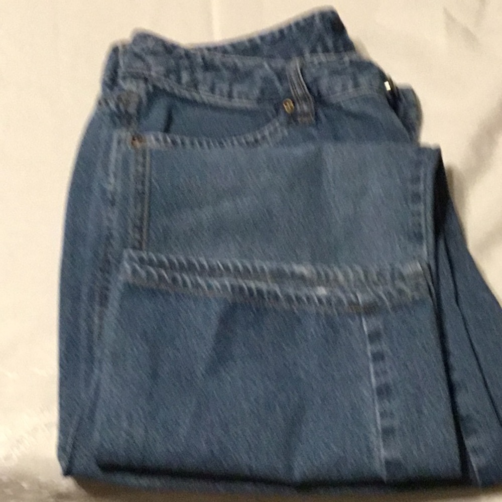 Chadwick’s blue color thin material has 4 pockets straight legs size 10P jeans